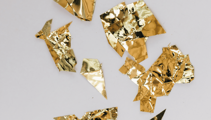 Large golden confetti flakes